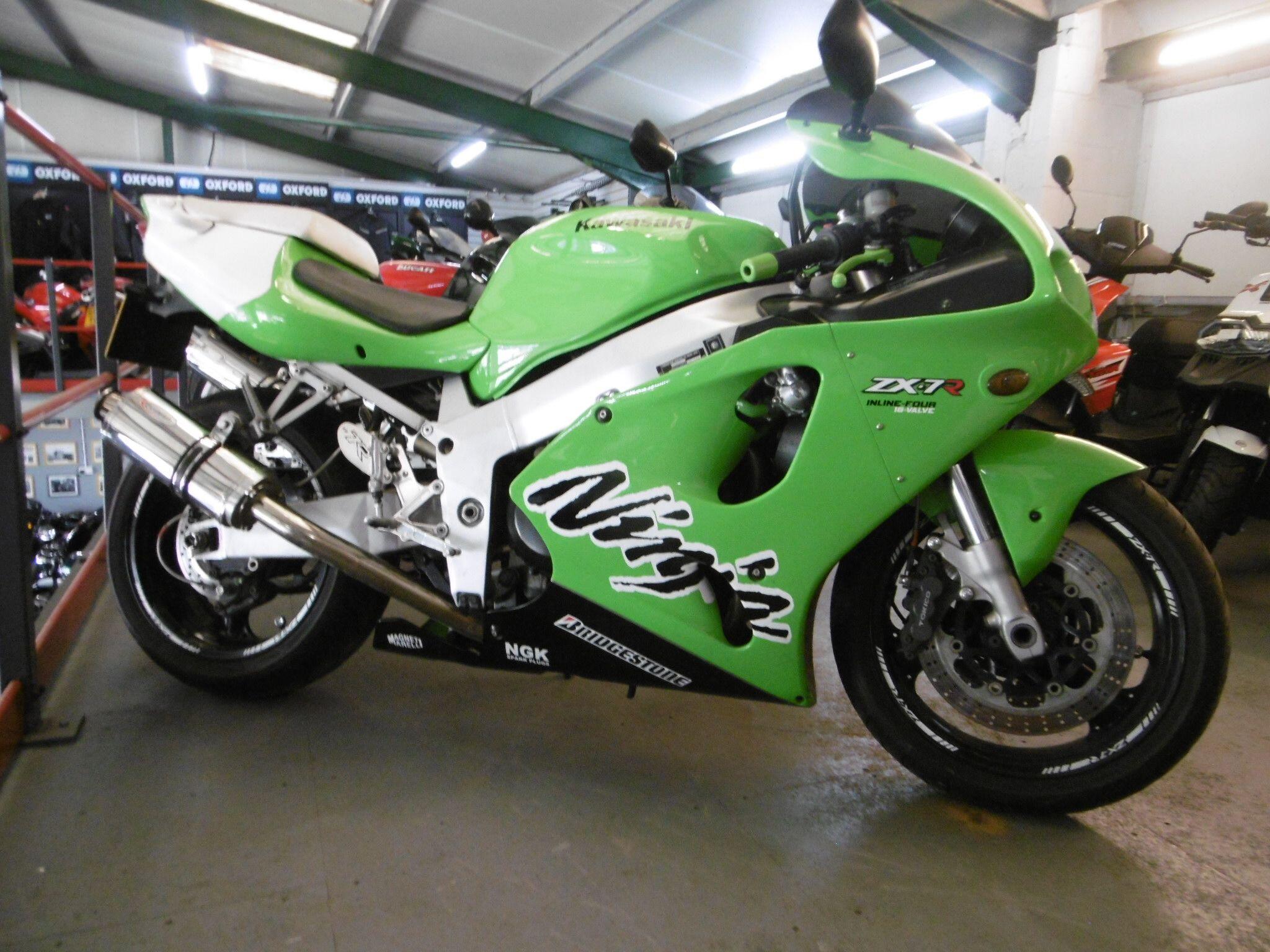 Kawasaki ZX-7R bikes for sale | AutoTrader Bikes